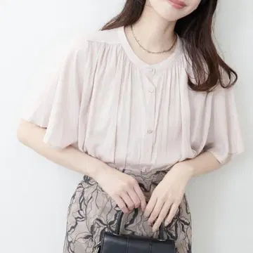 내추럴 꾸뛰르 드레이프감 새틴 플레어 소매 개더 블라우스 핑크