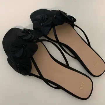 자라 플라워 장식 블랙 샌들 38