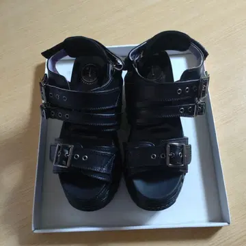 yosuke 통굽 샌들 블랙 23.0cm