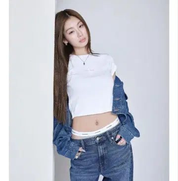 캘빈클라인 티셔츠 여성용 숏 기장 모노그램 베이비 티셔츠