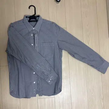 체크 무늬 긴팔 셔츠 가슴 포켓 부착
