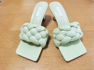 라이트 그린 뜨개질 샌들 힐