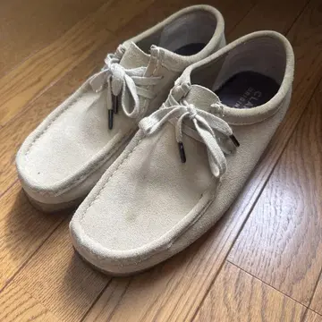 CLARKS ORIGINALS 베이지 스웨이드 신발