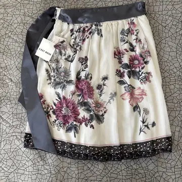 L'EST ROSE 플라워 프린트 쉬폰 미디 스커트 리본 포함