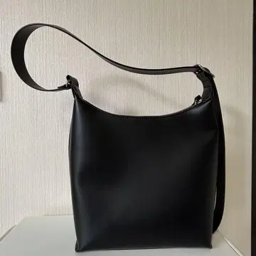 유니클로 블랙 숄더백
