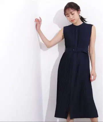 내추럴 뷰티 베이직 버클 벨트 플리츠 원피스