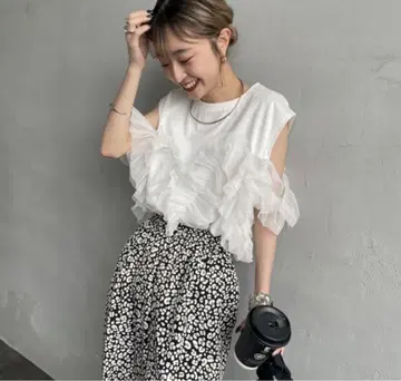nenom 멀티 WAY 뷔스티에풍 튤 프릴 도킹 슬리브리스 티셔츠