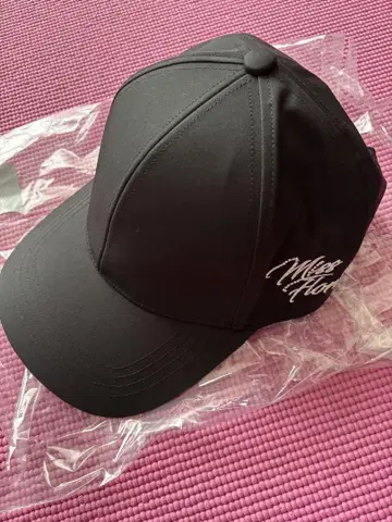 Riu Flora 로고 캡 (블랙)