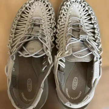 3회 착용 킨 유니크 여성용 25cm 베이지 keen