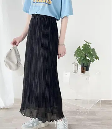 플리츠 롱 스커트 블랙과 아이보리