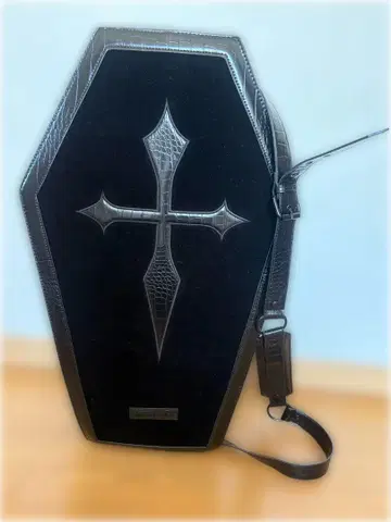 KILL STAR 킬스타 관 모양의 숄더백
