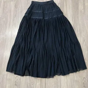 LE CIEL BLEU 블랙 플리츠 스커트 34