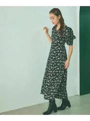 이번 시즌의 파워 숄더 엠파이어 원피스 mysty woman 그린 꽃무늬