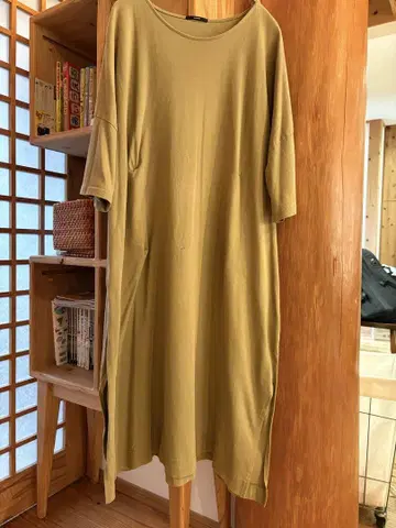 카키 디자인 반팔 원피스