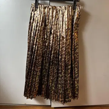 BACCA 메탈 라메 플리츠 스커트