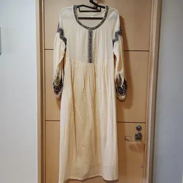 티티카카 긴팔 롱 원피스 자수
