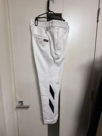르꼬끄 화이트 슬림 핏 골프 팬츠
