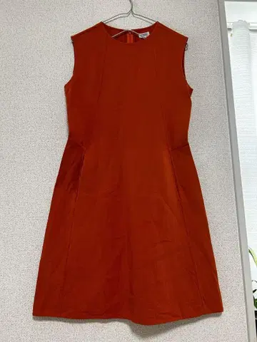 폭시 오렌지 슬리브리스 무릎 기장 원피스 L
