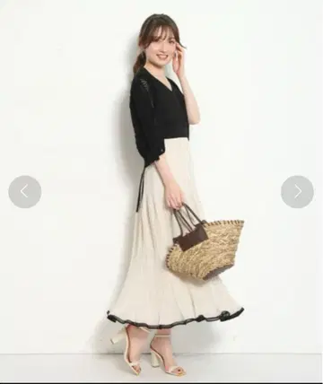 리랜드트루 플레어 스커트 셋업 블랙과 베이지