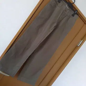 택 포함 새상품 알파벳 알파벳 카키 린넨 팬츠