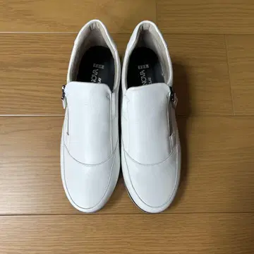 VITA NOVA 화이트 가죽 신발