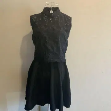 dazzlin 블랙 레이스 슬리브리스 원피스