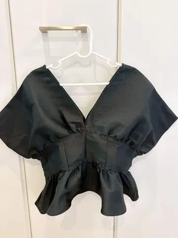 ur's 블랙 V넥 반팔 상의 택 포함 새상품