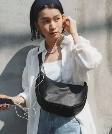 소프트 가죽 라운드 숄더백 블랙 러셋 러셋