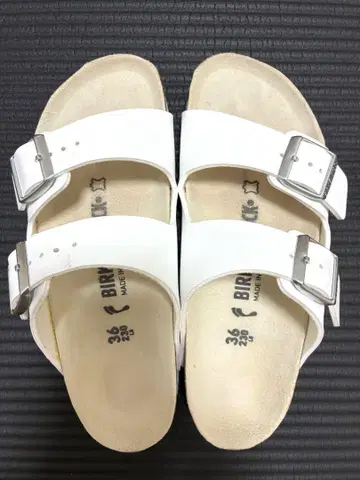 버켄스탁 화이트 샌들 36