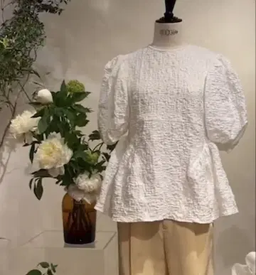 OHGA 화이트 퍼프 슬리브 상의 F 사이즈