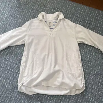 AIGLE 화이트 반소매 셔츠