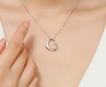 하트 무늬가 귀여운 심플 목걸이 실버