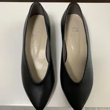 아르테미스 바이 다이애나 펌프스 블랙 23cm 심플 2.5cm 힐