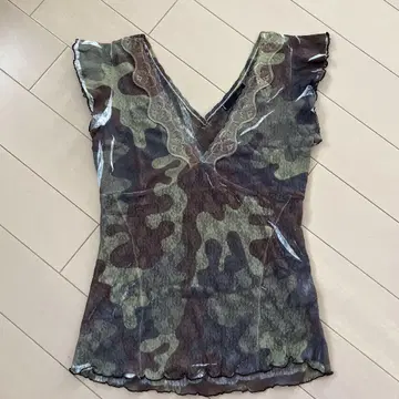 카모 패턴 V넥 슬리브리스