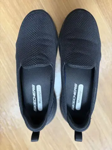 새상품급 스케쳐스 Massage Fit 블랙 스니커즈