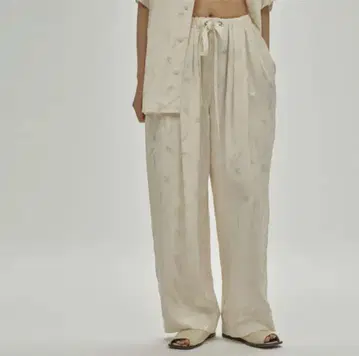 TODAYFUL Swallow Satin Pants 에크루 36