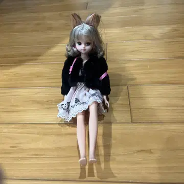 고양이 귀 리카짱 인형 검은 코트