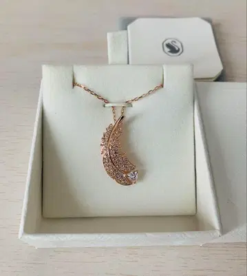 거의 새상품 아름다운 깃털 스와로브스키 Swarovski Nice 펜던트