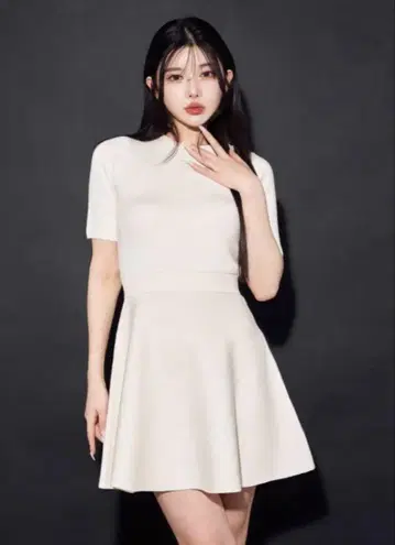 Darich 원피스 화이트 니트 DD 로고 플레어 니트 미니 원피스