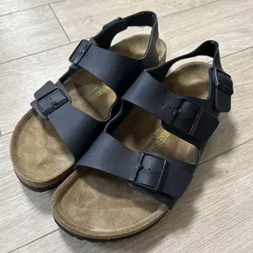 거의 미사용 버켄스탁 밀라노 블랙 샌들 43 빌켄