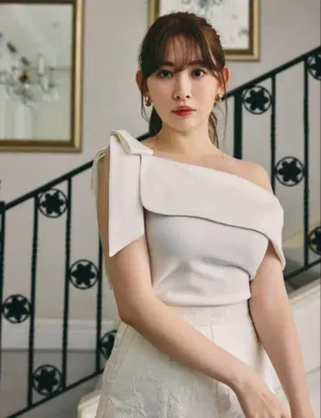 새상품급 herlipto 비대칭 리본 탑