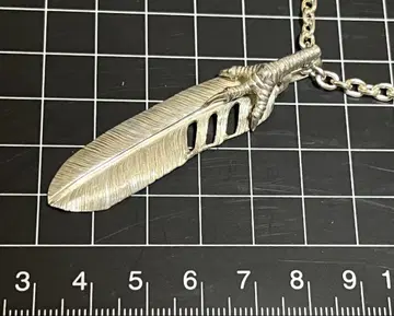 wild wood 와일드 우드 손톱이 달린 페더 펜던트