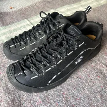 KEEN 아웃도어 스니커즈 블랙