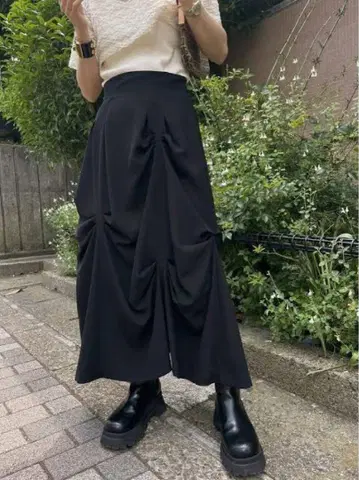 RANDOM TUCK HEM SKIRT 블랙 S 사이즈