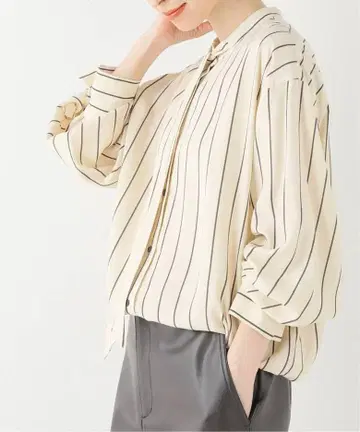 이에나 프린트 보타이 셔츠 블라우스