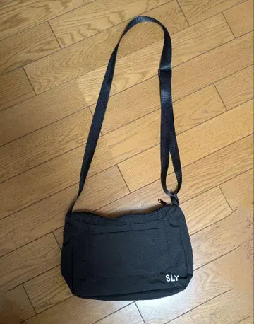 SLY 숄더백