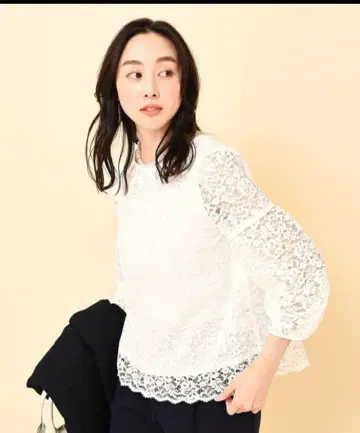 언타이틀 워셔블 플라워 코드 레이스 파이핑 블라우스
