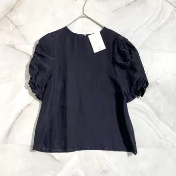 A17249 미사용 이에나 개더 슬리브 블라우스 네이비 시어 린넨