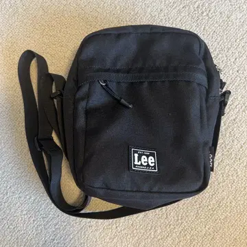 Lee 숄더백 로고 다기능 세로형