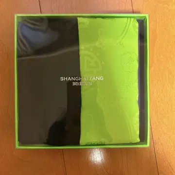 새상품 SHANGHAI TANG 상하이탕 실크 스카프 2색